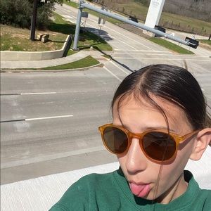 Meet your Posher, Ava